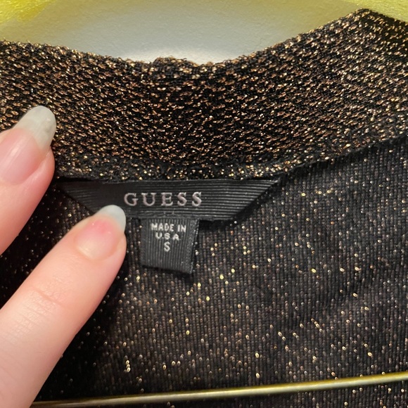 Guess top with low v cut - Picture 3 of 3